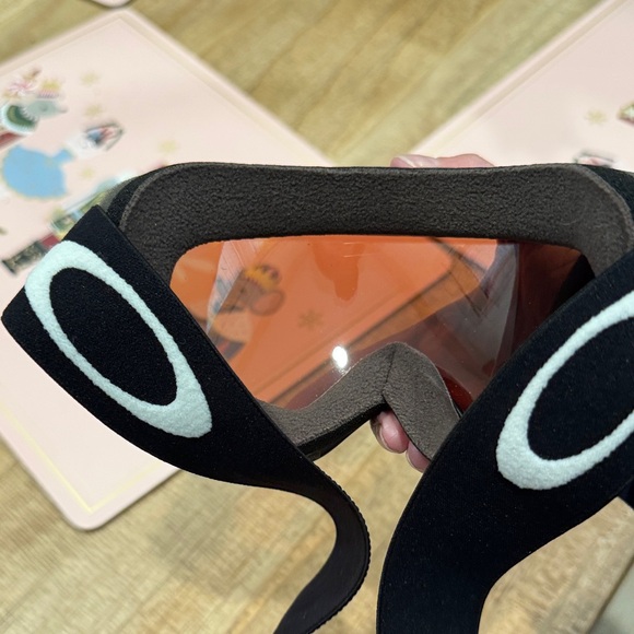 Oakley Prizm Ski Goggles - Picture 2 of 4